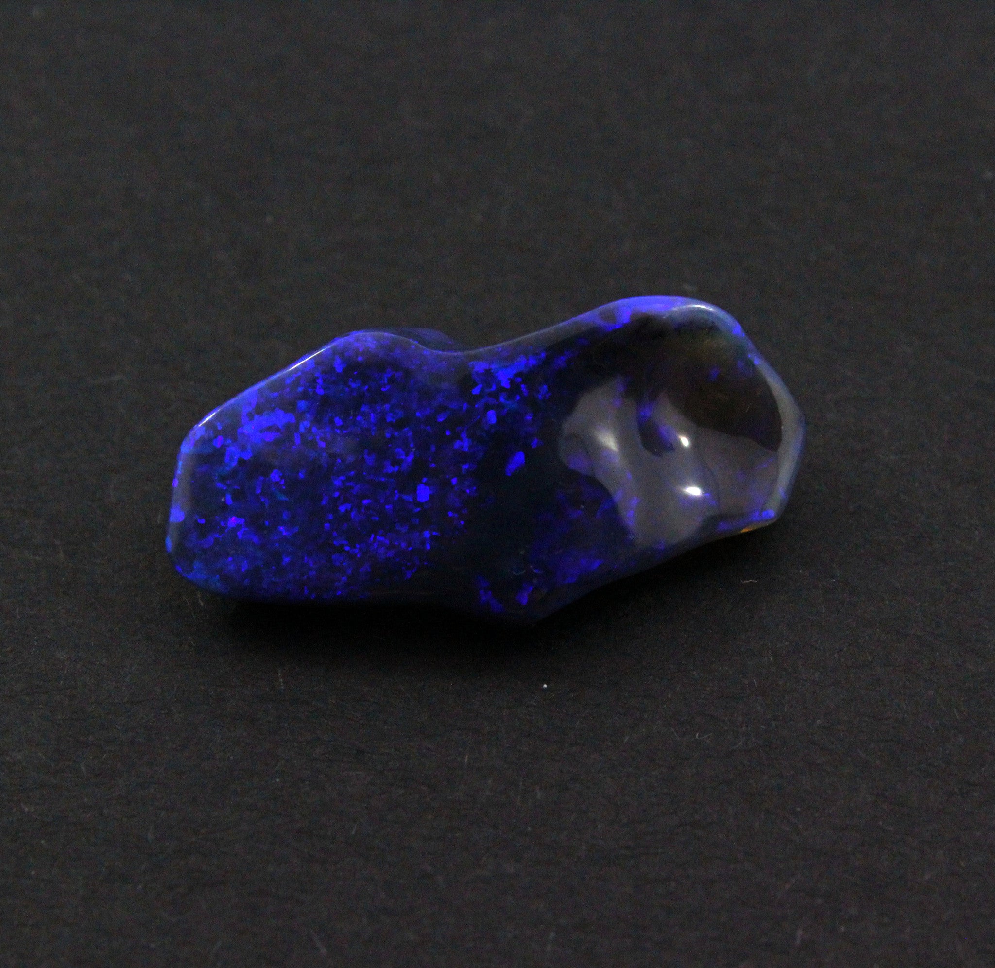 Australian jelly opal 22.94 carat loose gemstone - Solid opal freeform carving - Sarah Hughes - 7